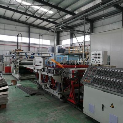広告415V 3mmポリ塩化ビニールの泡板生産ライン
