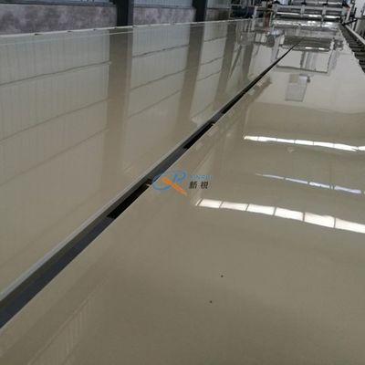 機械を作っている20mmのプラスチック板