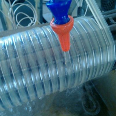 良い価格 30mポリ塩化ビニールの機械を作る螺線形の吸引のホースのプラスチック管 オンライン