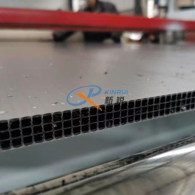 良い価格 18mmのポリプロピレンPPの空の構造の型枠の生産ライン単一ねじ オンライン