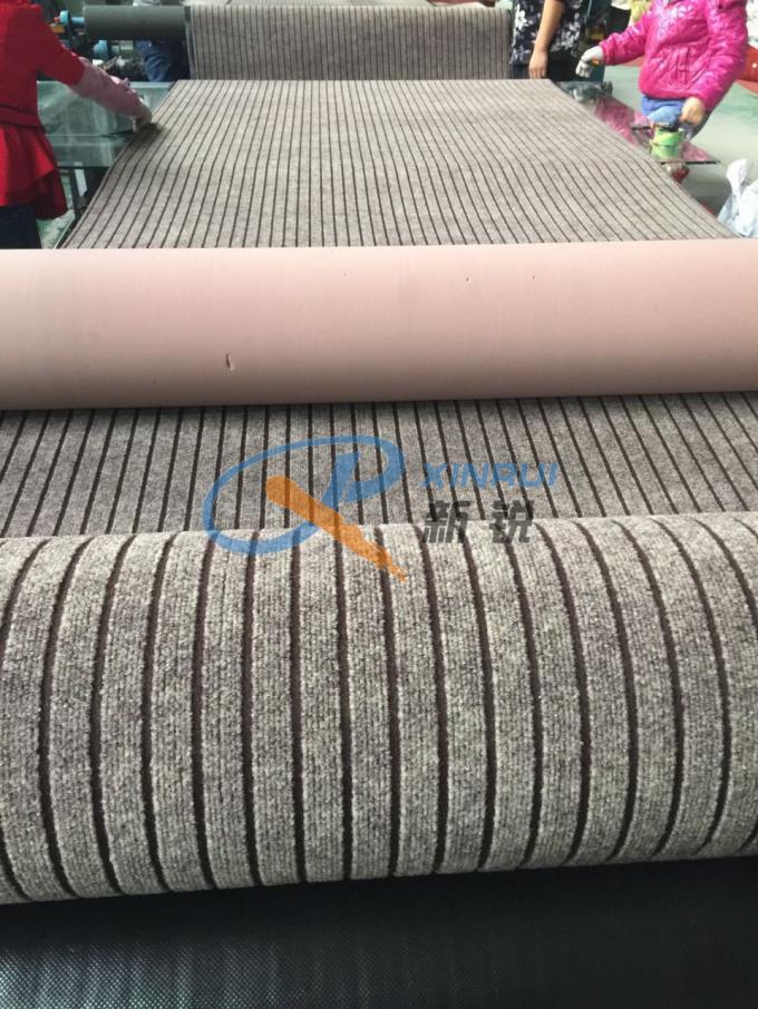 別の上材料ポリ塩化ビニールTPRは機械を作るコーティングのプラスチック床のマットにカーペットを敷く